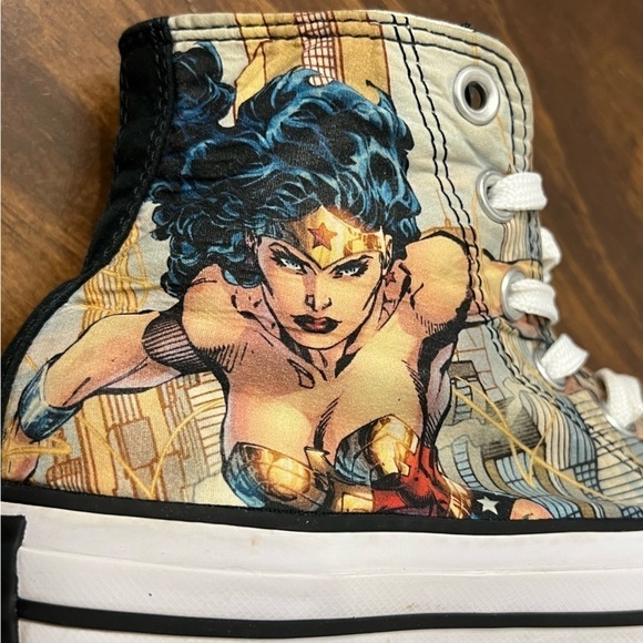 Converse Wonder Woman chick Taylor  high top shoes size 6 women 4 men DC comics - Picture 7 of 13